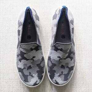 Kids Rothys Boys Or Girls size 4Y gray camo slip on shoes